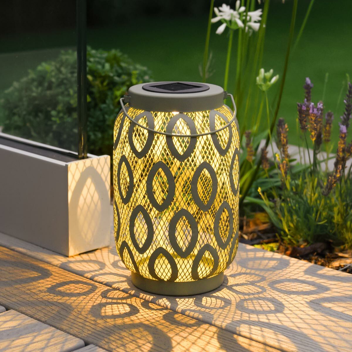 LuxeSolar - Solarlampe für den Garten - Verleihen Sie Ihrem Außenbereich ein fabelhaftes Aussehen!