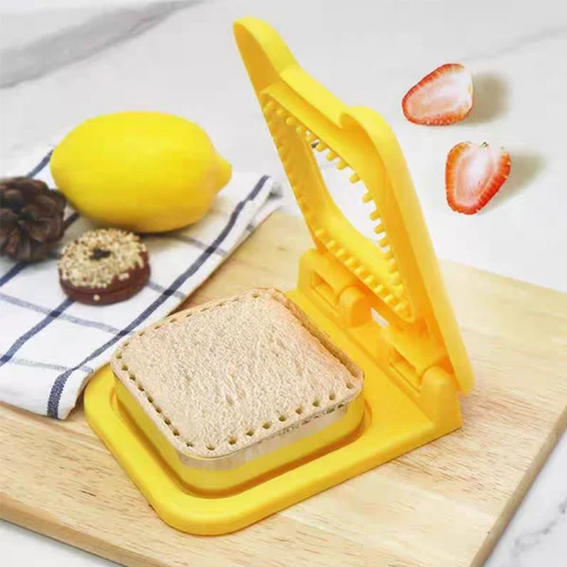 SandwichPress - Sandwich Cutter and Press [Last Day Discount]