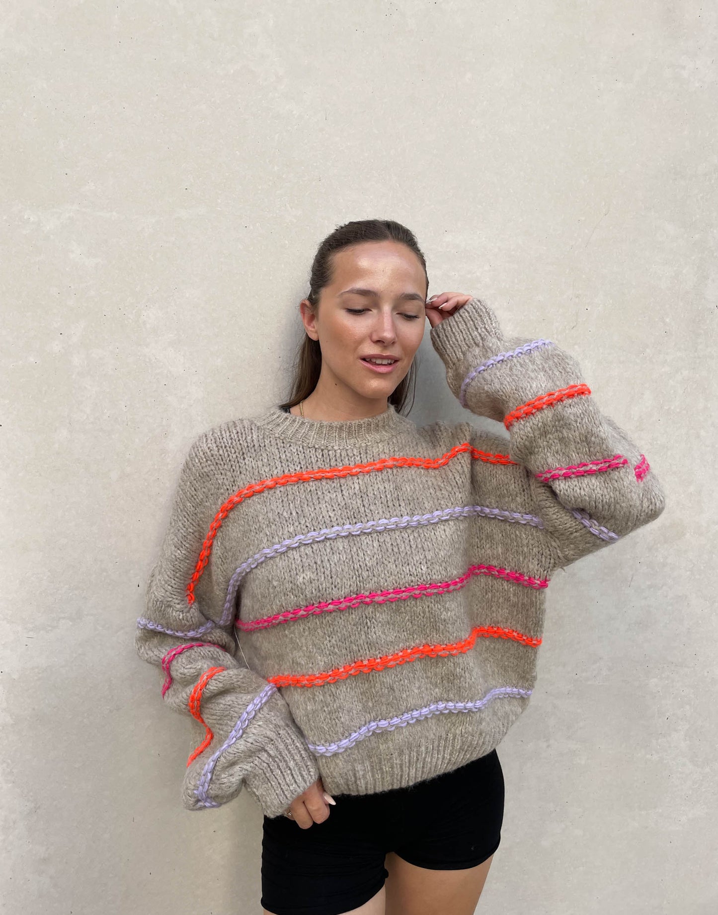 Oversize Pullover mit Neon Naht